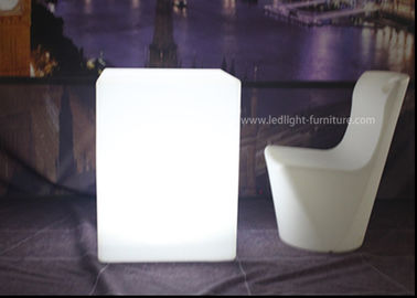 중국 튼튼한 LED는 Wedding/연회 훈장을 위한 입방체 테이블 45*45*110 Cm를 불이 켜집니다 협력 업체