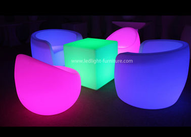 중국 놀 입방체 테이블을 가진 옥외 방수 단 하나 LED 빛 소파 가구 세트 공장