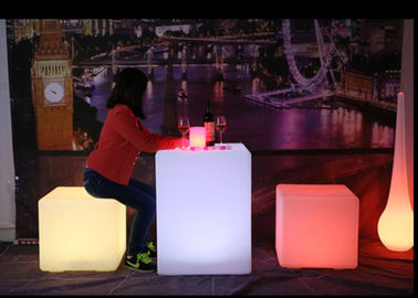 중국 LED를 바꾸는 옥외 색깔은 호텔/선술집/KTV를 위해 재충전용 가벼운 의자를 삼승합니다 협력 업체