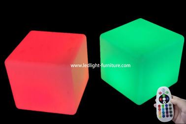 중국 RGB 옥외 다채로운 지도한 입방체 의자는 당 사건을 위한 안뜰 가구를 불이 켜집니다 협력 업체