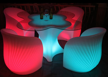 중국 빛을내는 정원 가구 유형 4 LED 막대기 의자 및 친절한 1개의 테이블 고정되는 Eco 협력 업체
